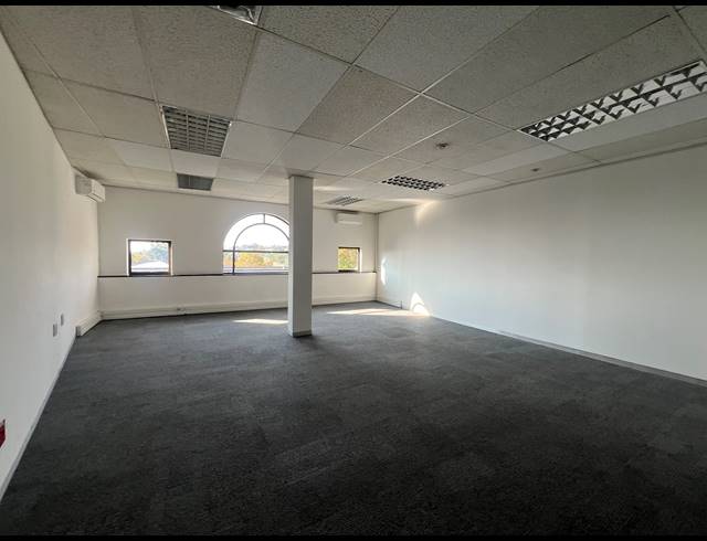57M² OFFICE TO LET IN HYDE PARK